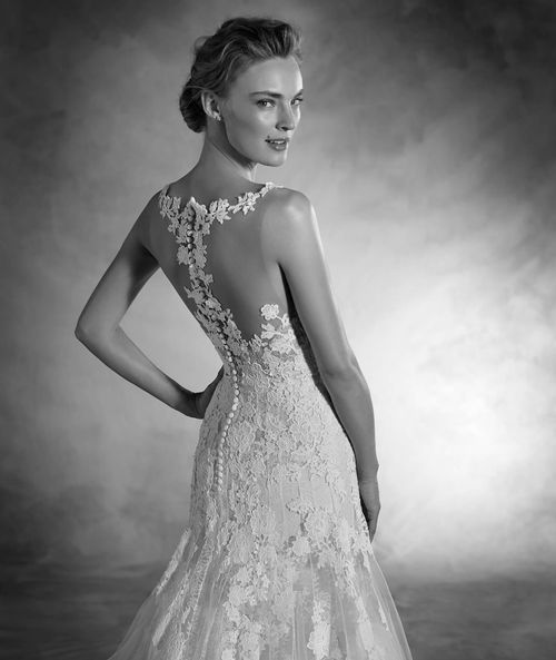 NIKA, Atelier Pronovias