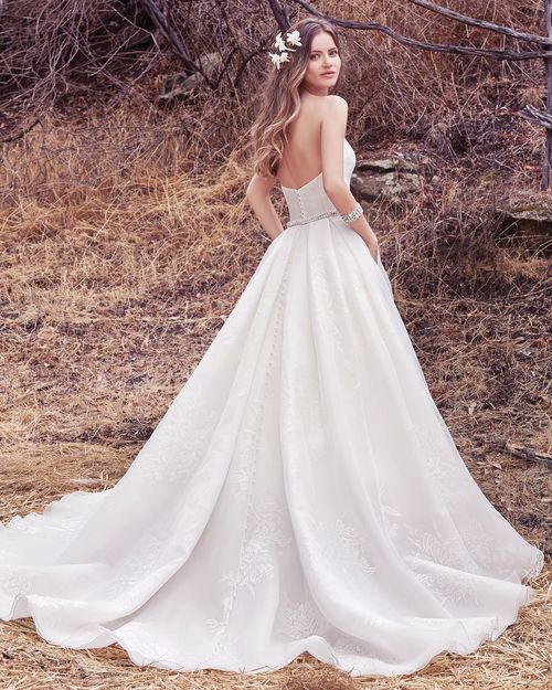 Dylan, Maggie Sottero