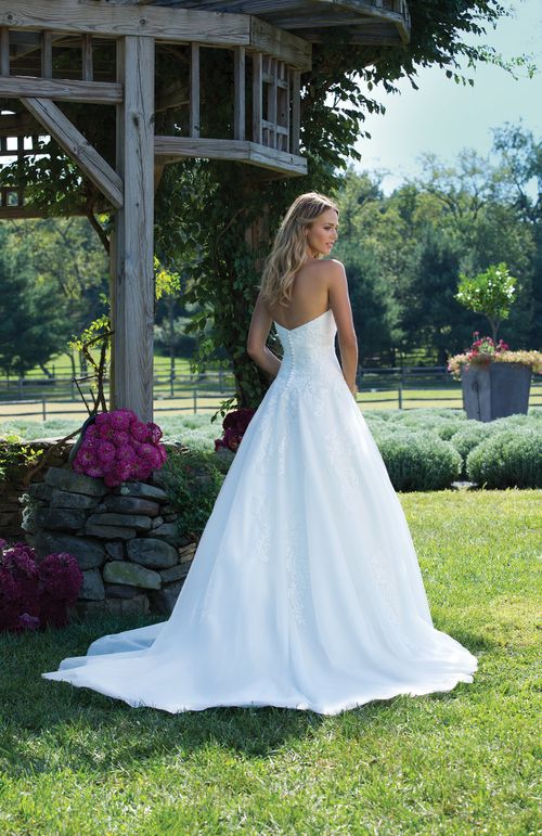 Wedding Dresses By Sincerity Bridal 3989 Weddingwire Ca