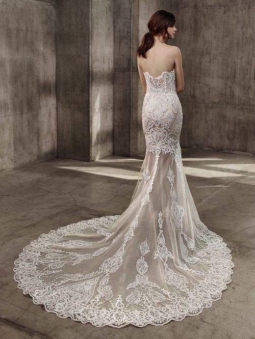 Avita, Badgley Mischka