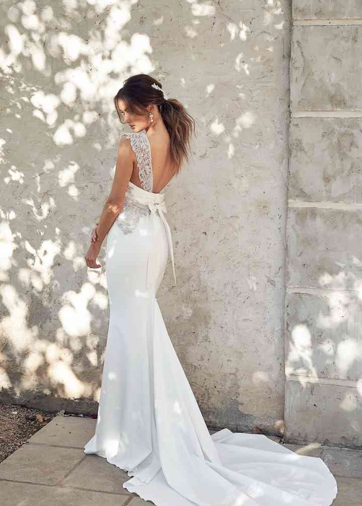 Wedding Dresses by Anna Campbell 