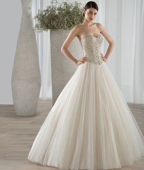 style 584, Demetrios
