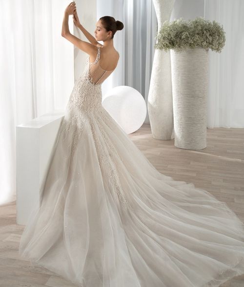 style 606, Demetrios