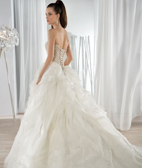 style 623, Demetrios