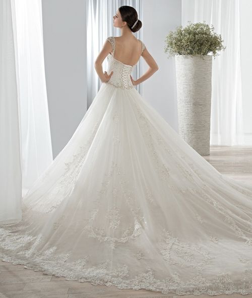 style 643, Demetrios