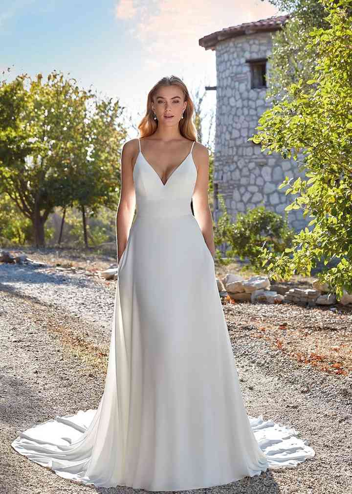 MINNIE, A-line wedding dress with V-neck