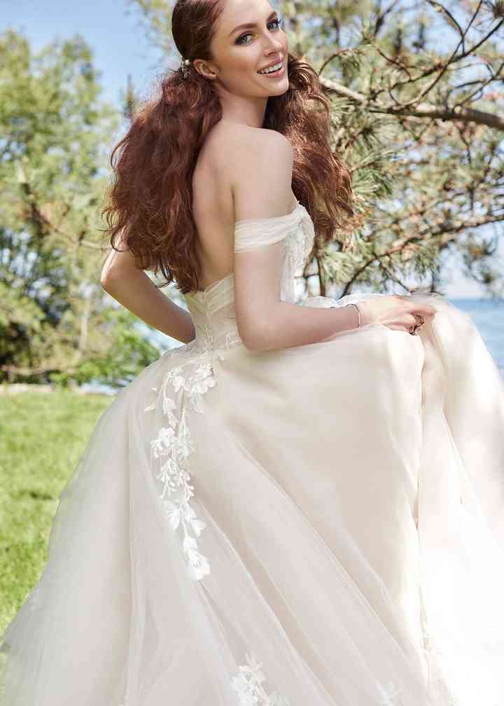 amaryllis wedding dress