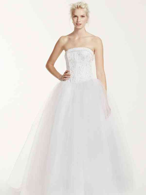 https://cdn0.weddingwire.ca/cat/wedding-dress/davids-bridal/davids-bridal-collection-style-nt8017--t20_2x_31880.jpg