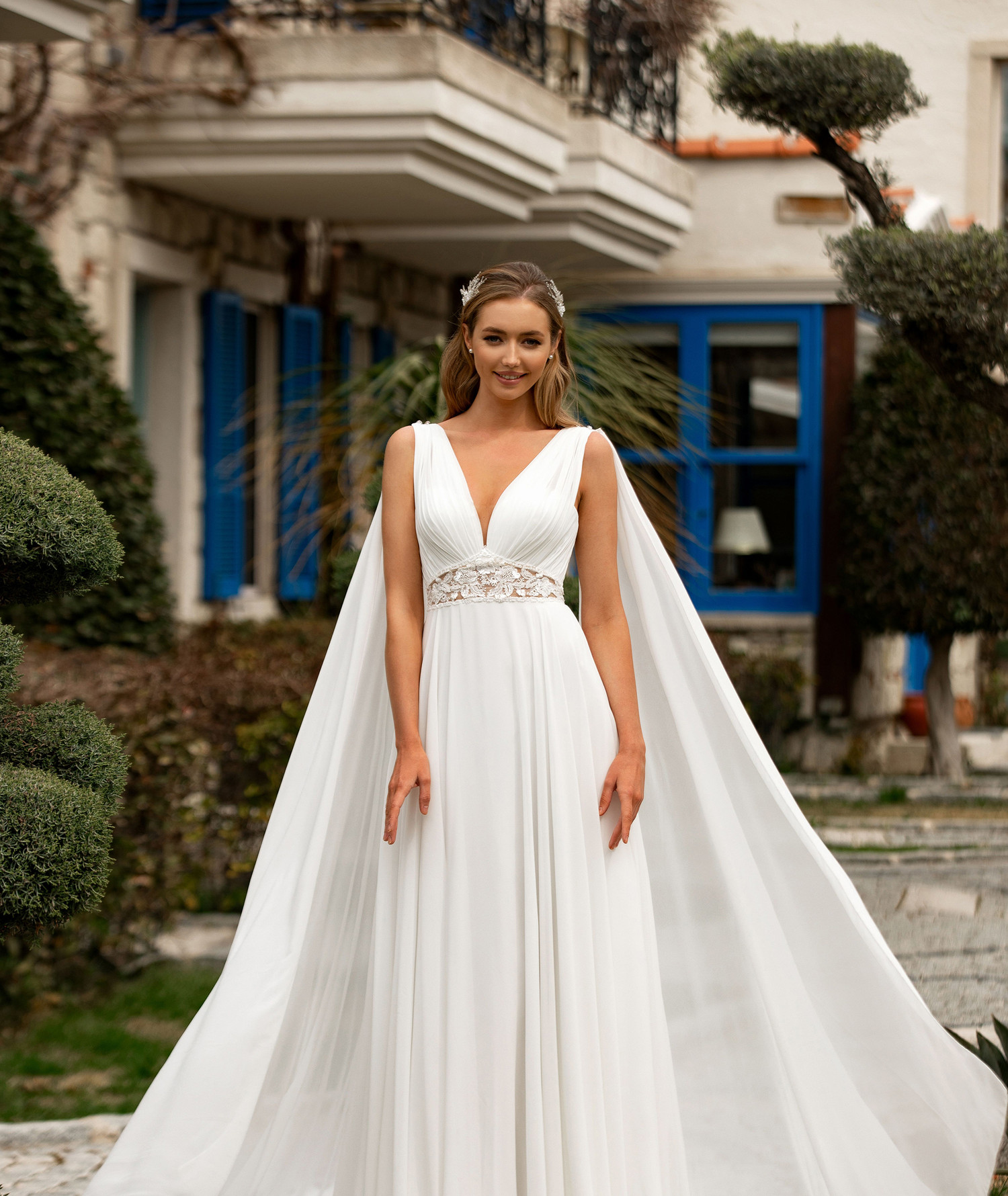 Lorca wedding dress with thin straps and large open V back – LAURE