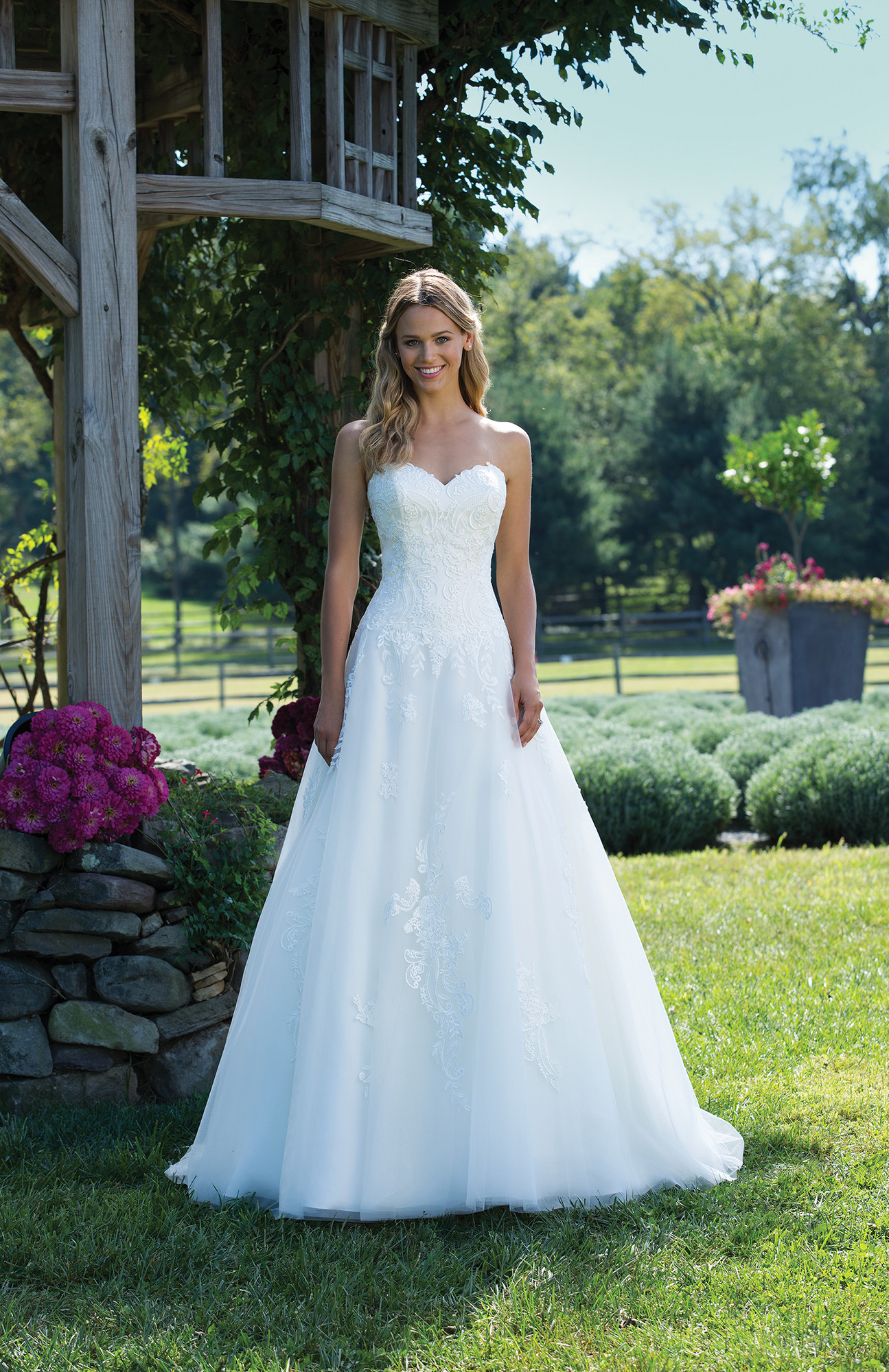 Wedding Dresses By Sincerity Bridal 3989 Weddingwire Ca