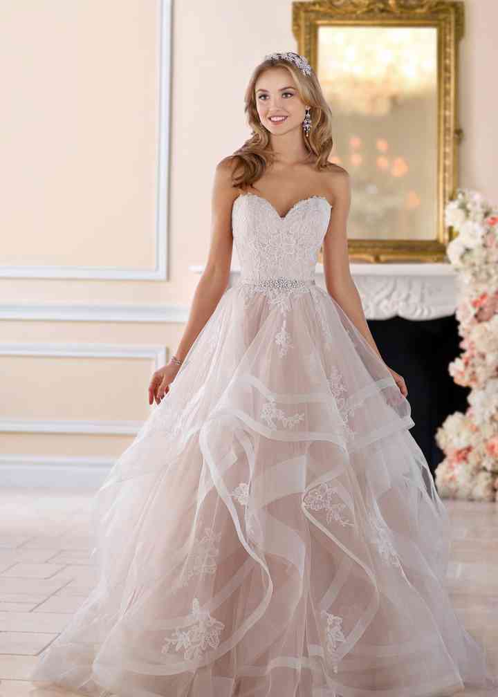 Strapless Plus Size Lace Fit-and-Flare Wedding Dress with Sweetheart  Neckline - Stella York Wedding Dresses