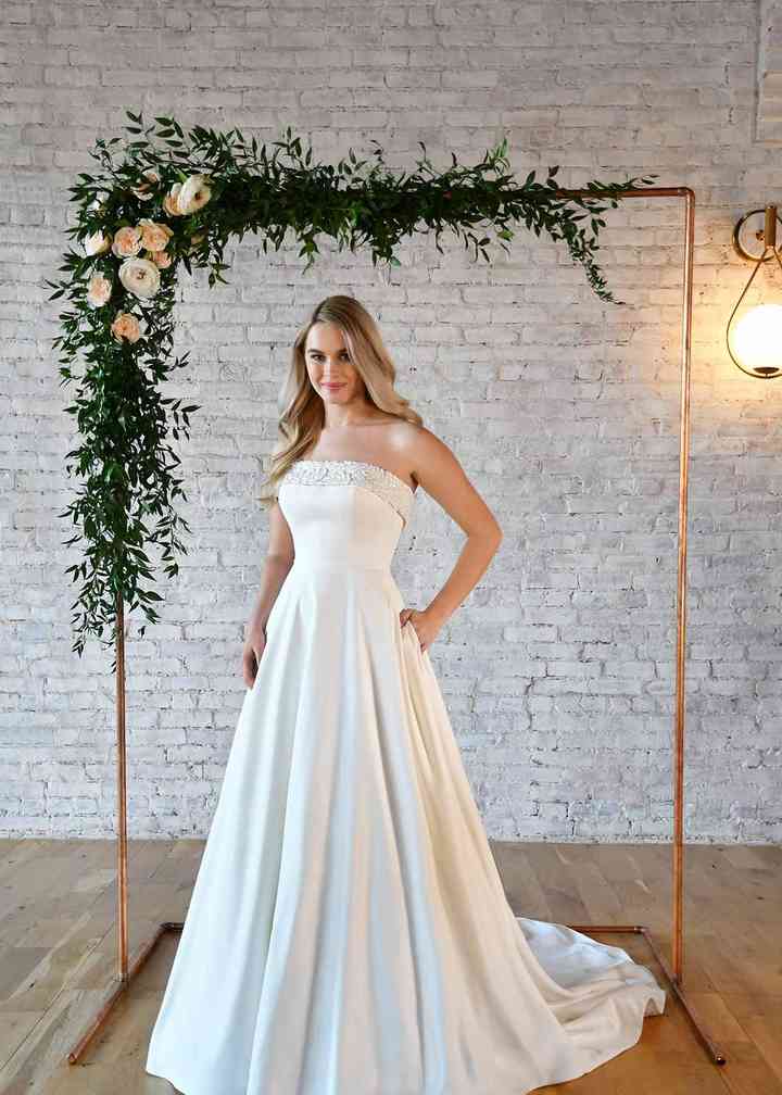 https://cdn0.weddingwire.ca/cat/wedding-dress/stella-york/7045--mt20_2x_158432.jpg