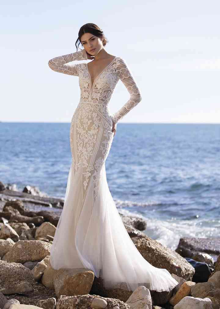 https://cdn0.weddingwire.ca/cat/wedding-dress/white-one/romulea--mt20_2x_179330.jpg