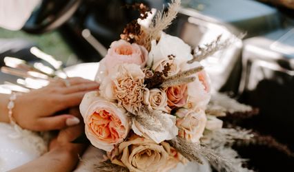 Life's A Peach Events Floral, Planning + Catering