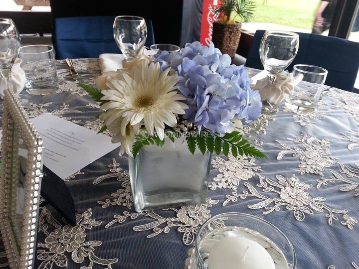 LaPier's Flowers & Gifts