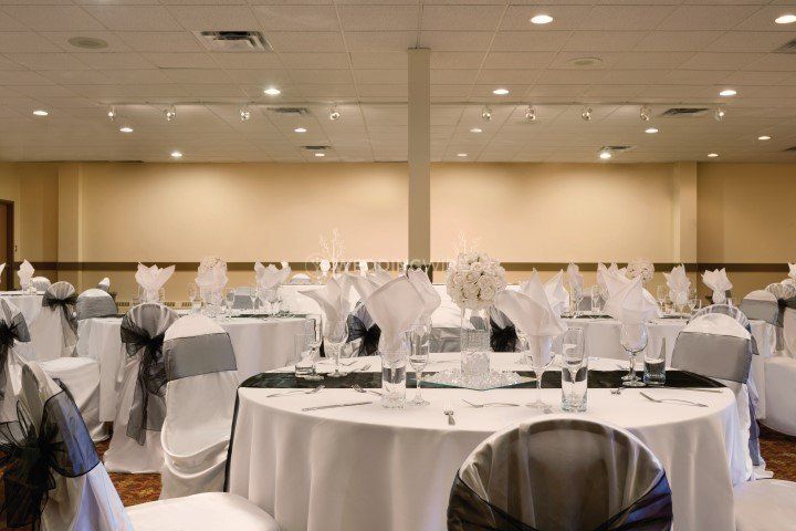Days Hotel & Suites Lloydminster