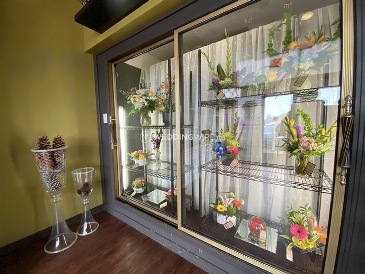 Funky Petals Flower Shop, Edmonton Flowers Edmonton Weddingwire.ca