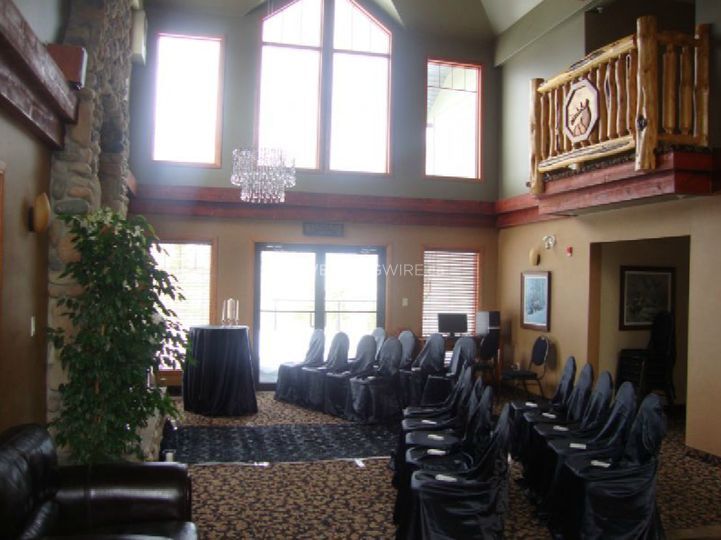 Elkwater Lake Lounge and Resort