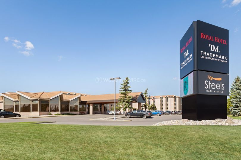 Royal Hotel West Edmonton, Trademark Collection By Wyndham