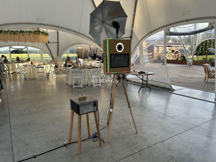 Red Oak Decor and Photobooth