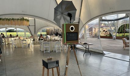 Red Oak Decor and Photobooth