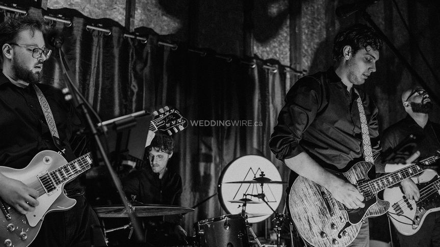 Avenue Inn | Wedding Band