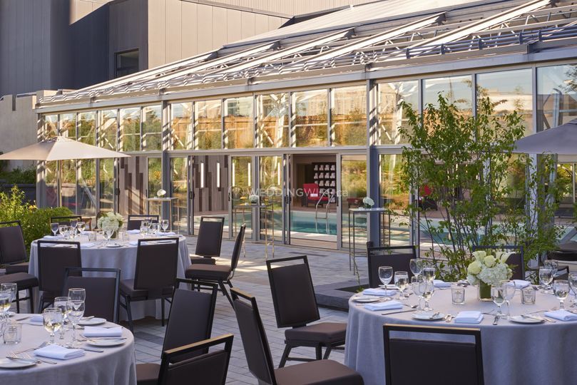 Hilton Toronto Airport Hotel and Suites