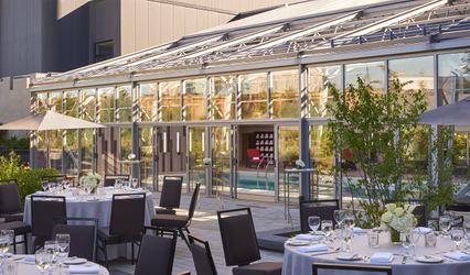 Hilton Toronto Airport Hotel and Suites