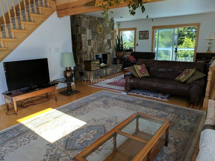 Oaks Bluff Lodge & Buddha Cottage