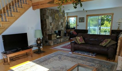 Oaks Bluff Lodge & Buddha Cottage