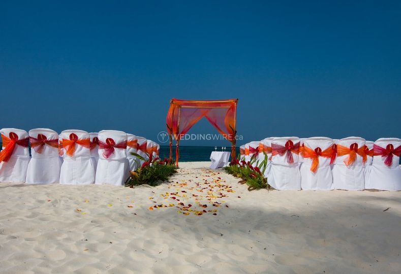 Pose Destination Wedding Travel