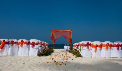 Pose Destination Wedding Travel