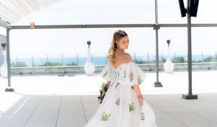 Yuliana Laksmono Makeup and Hair Artist