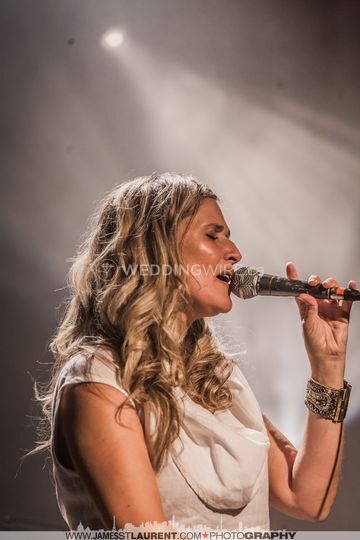 Lea Longo Lounge Wedding Singer and DJ Entertainment