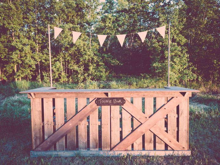 Linen & Lace Wedding & Event Rentals