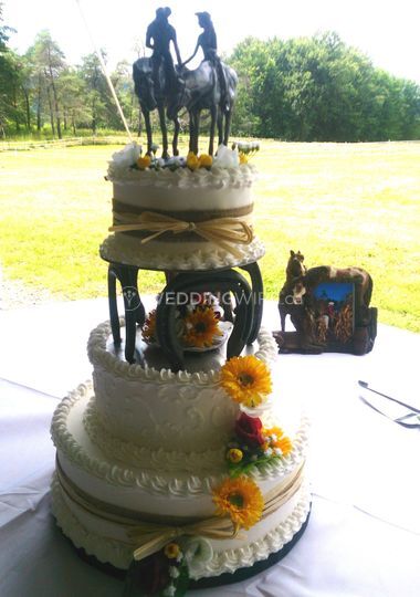 Patisserie La Vitrine Wedding Cake Sherbrooke Weddingwire Ca