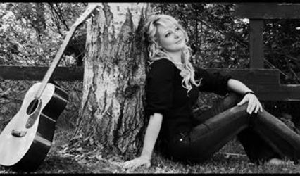 Mandy Atkinson - Singer