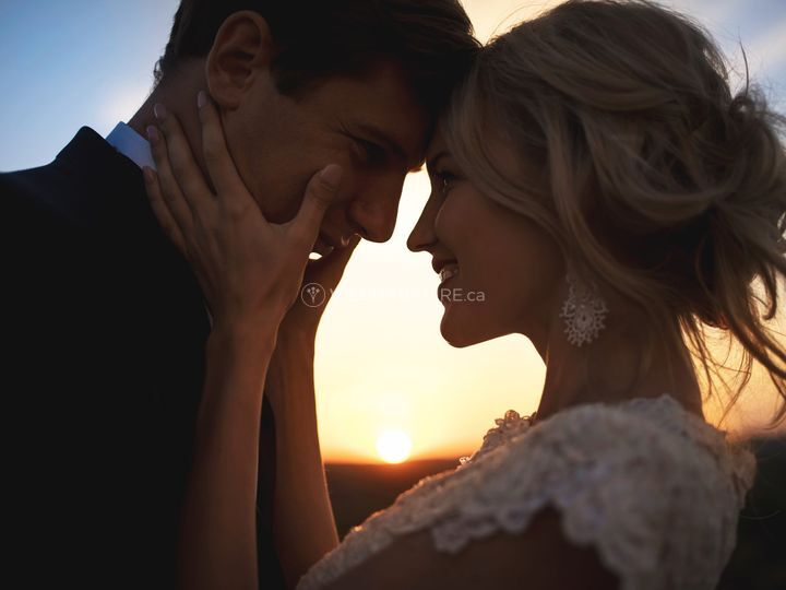 048211073-close-portrait-silhouette-love