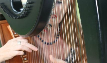 Martha Minogue - Harpist
