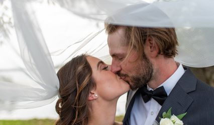 River and Pine Photo - MicroWeddings + Elopements