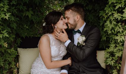 Third Wheel Wedding Co