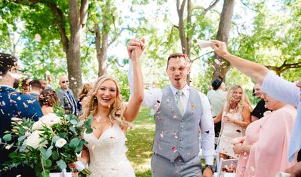 Adam Shoots Weddings