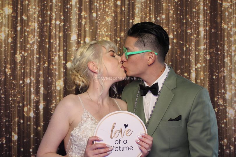 Happy Pixel Photo Booths