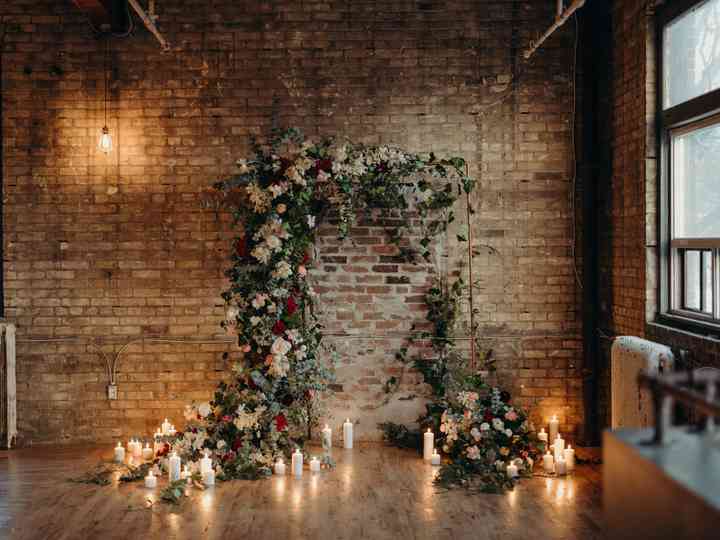5 Ways To Decorate Your Wedding Arch