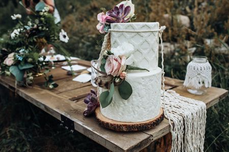 19 Rustic Wedding Cake Designs We’re Totally Obsessed With