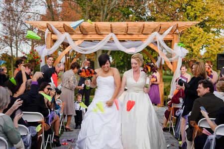 10 Creative Confetti Ideas for Your Wedding Ceremony Exit