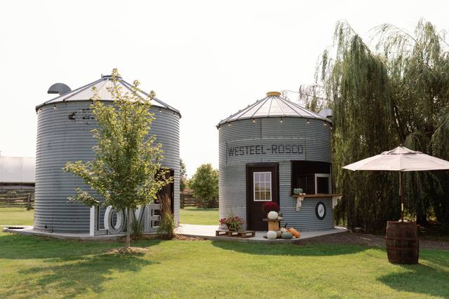 Barn Swallow Fields At Thatcher Farms - Venue - Guelph - Weddingwire.ca