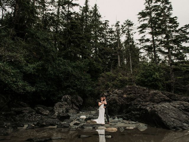 Joshua and Kirsten&apos;s wedding in Tofino, British Columbia 27