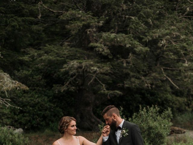 Joshua and Kirsten&apos;s wedding in Tofino, British Columbia 28