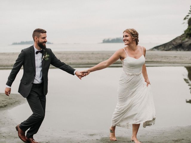 Joshua and Kirsten&apos;s wedding in Tofino, British Columbia 33